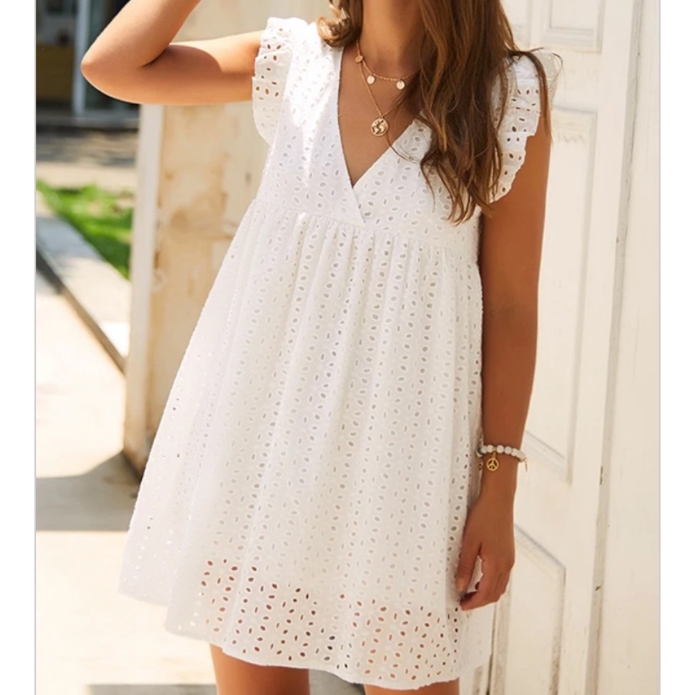 V-neck white lace panel mini dress. Size M.